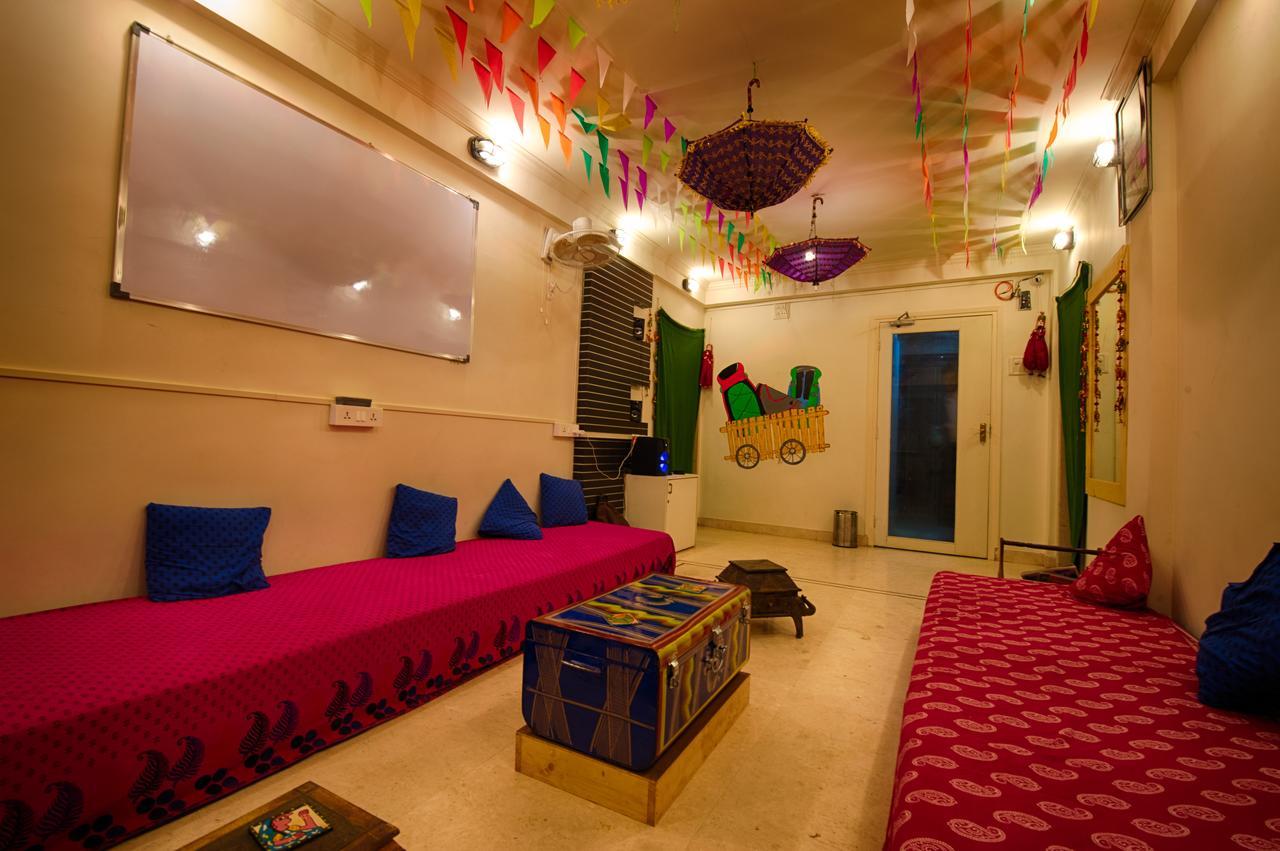 Basti - A Backpackers Hostel Mumbai Exterior photo